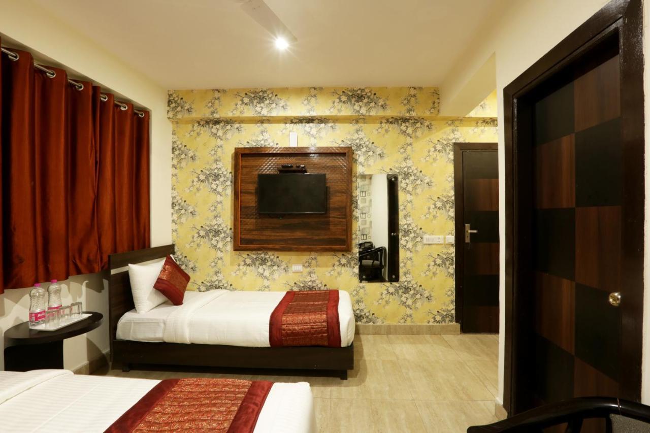 Green Plaza At Airport Hotel Nuova Delhi Esterno foto