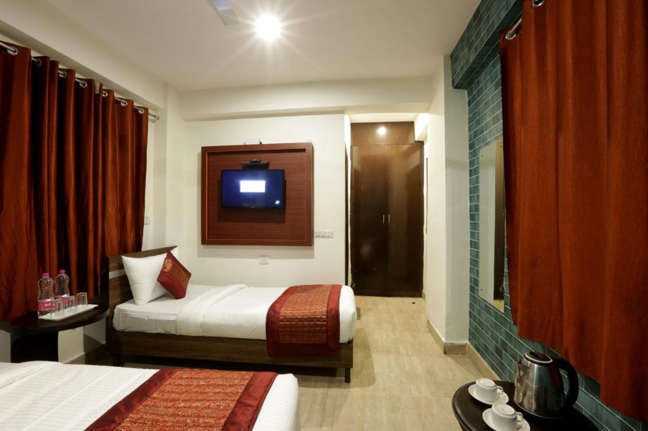 Green Plaza At Airport Hotel Nuova Delhi Esterno foto