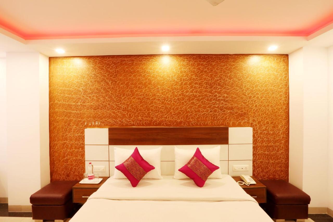 Green Plaza At Airport Hotel Nuova Delhi Esterno foto